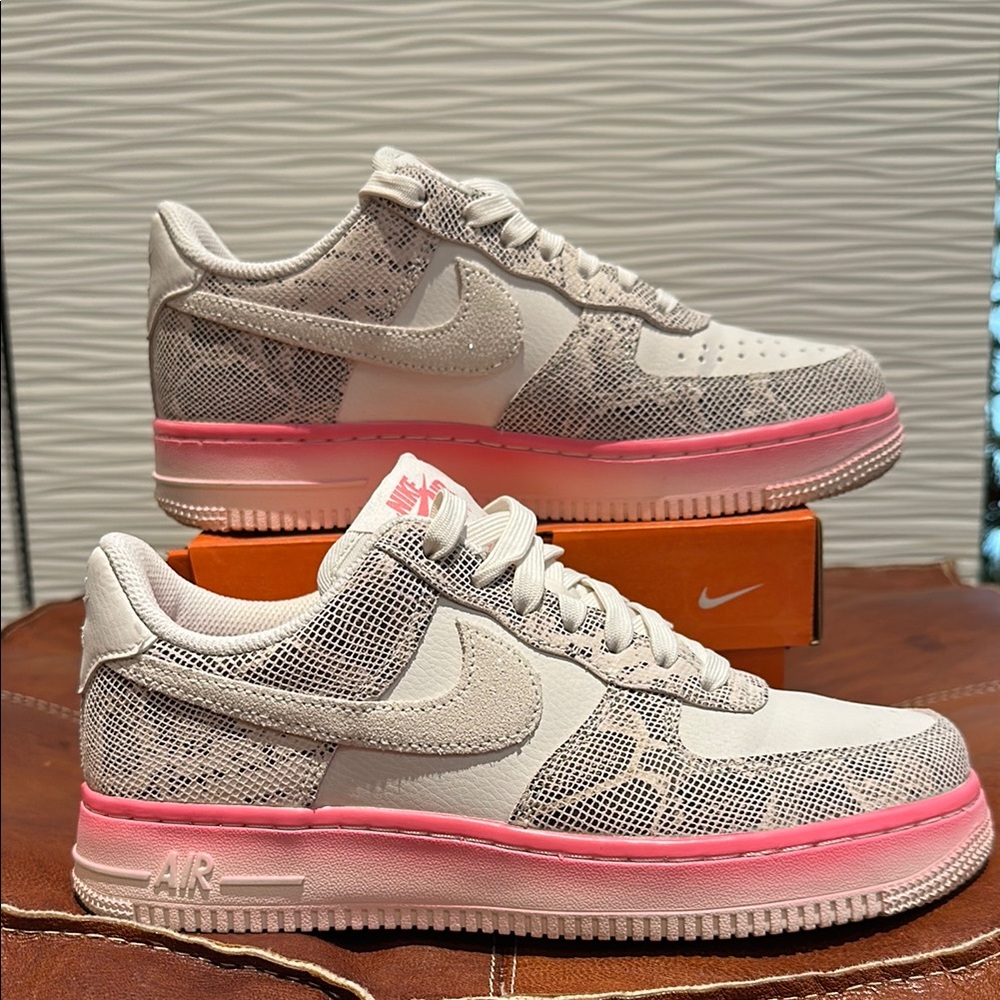 Nike Women's Sneakers in Pink and Gray